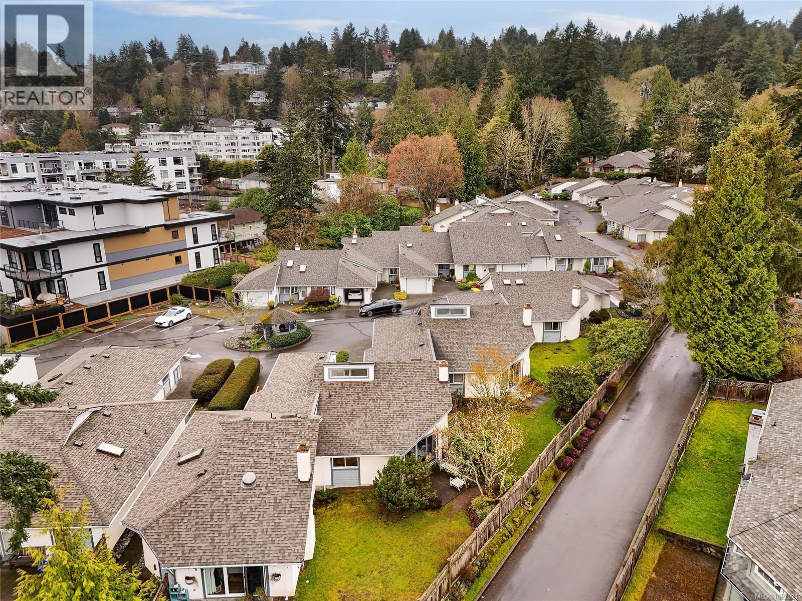 #7 5156 CORDOVA BAY RD - 50