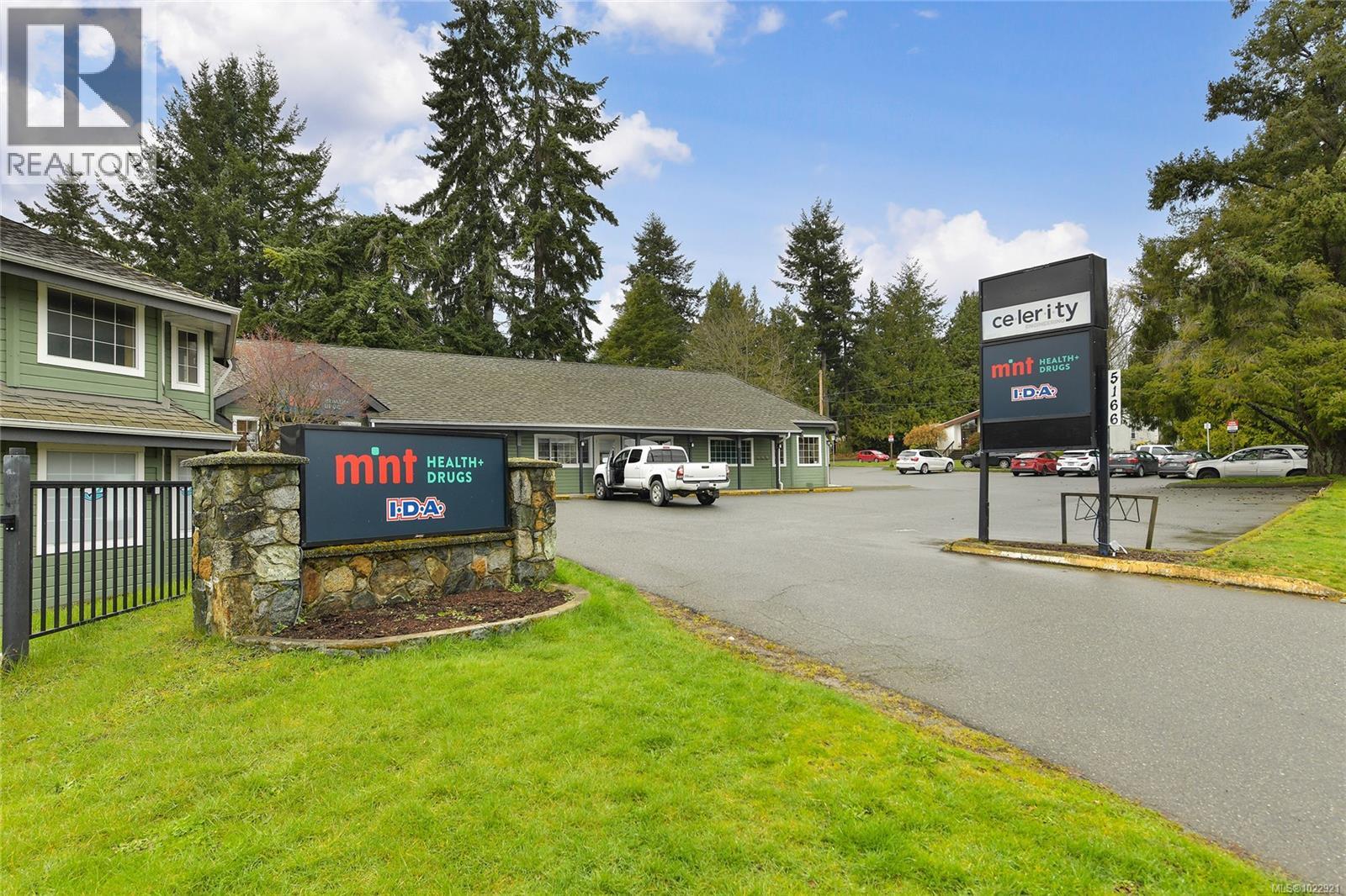 #7 5156 CORDOVA BAY RD - 63