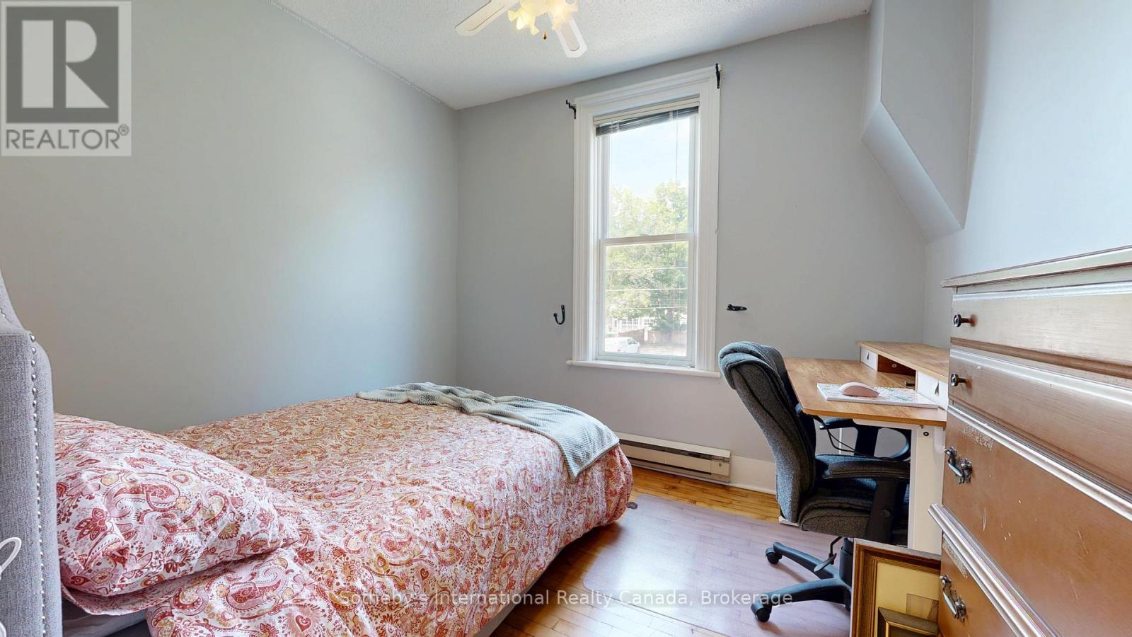 103 BRUCE STREET S - 23