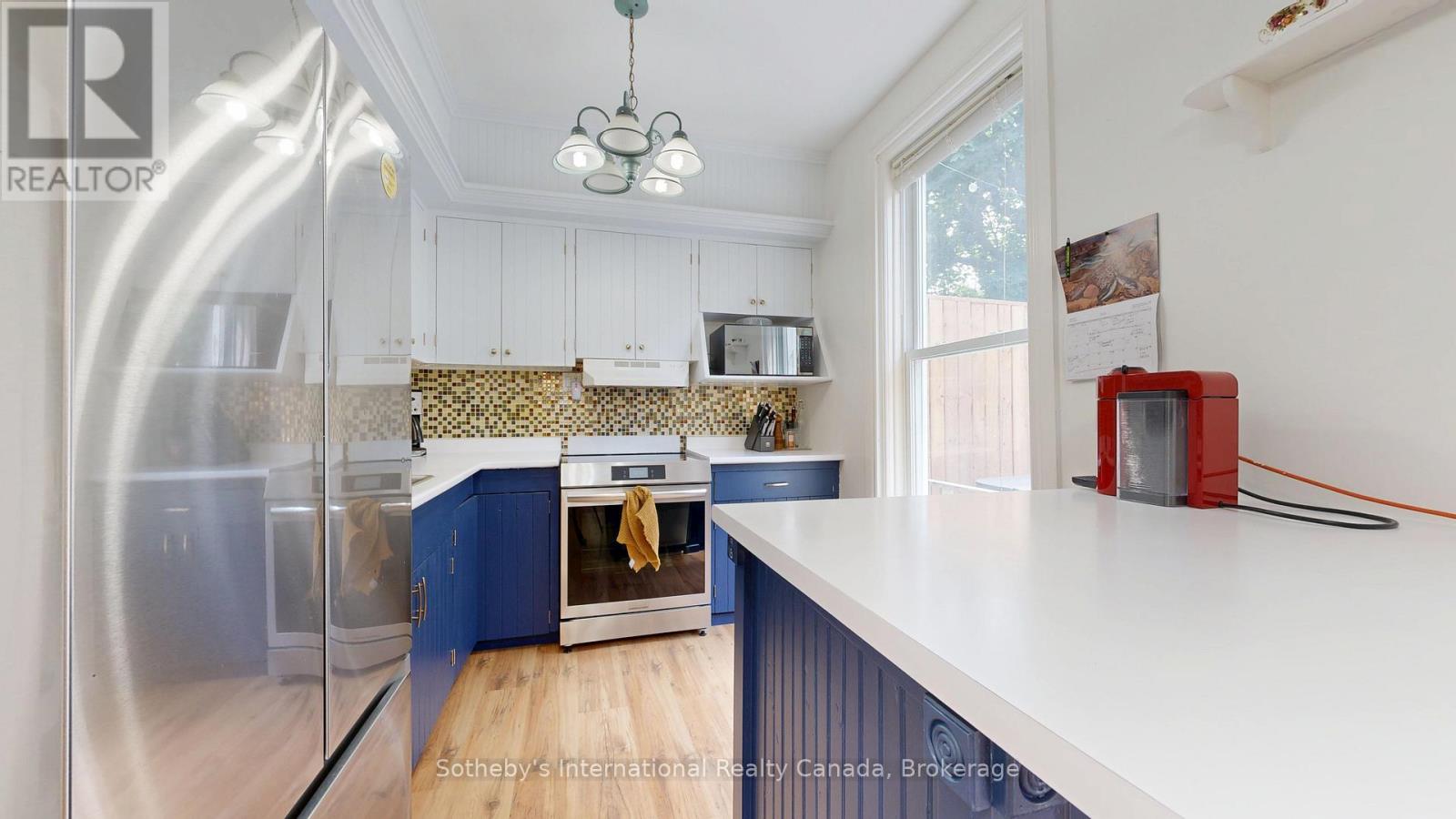 103 BRUCE STREET S - 11