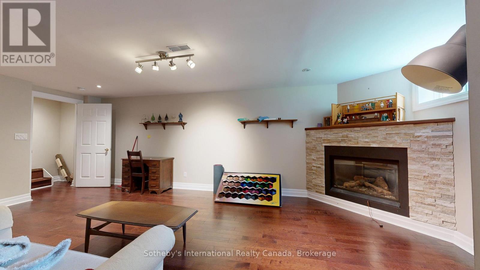 103 BRUCE STREET S - 27