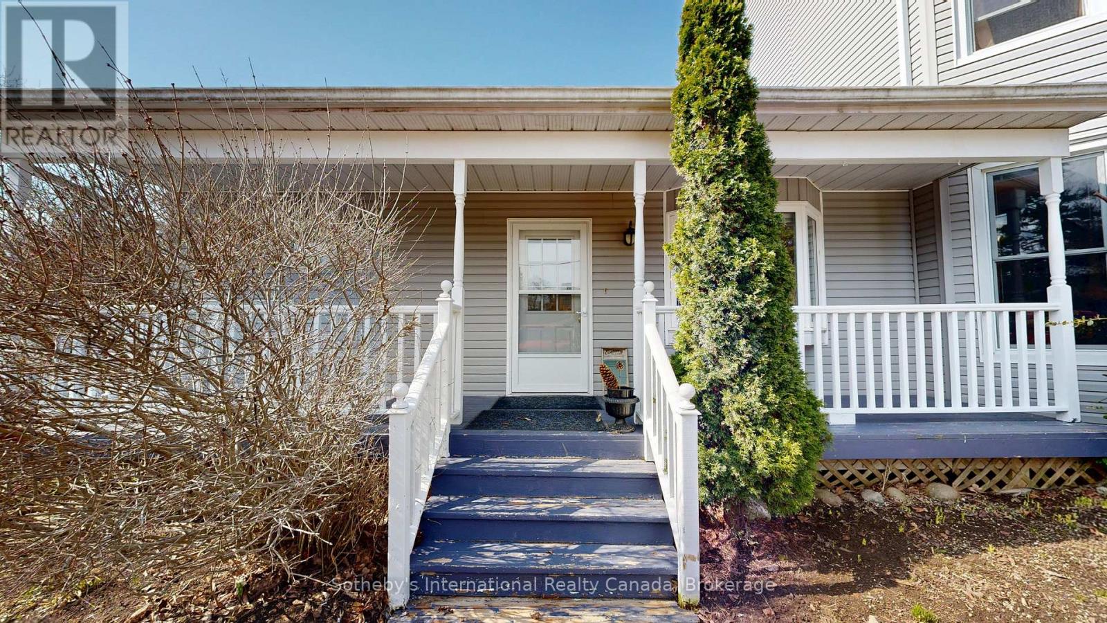 103 BRUCE STREET S - 28