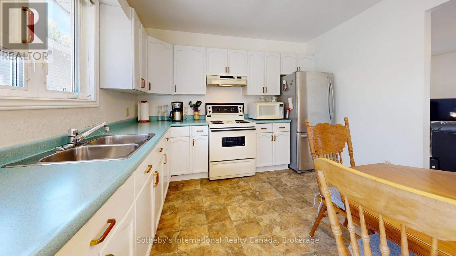 103 BRUCE STREET S - 35