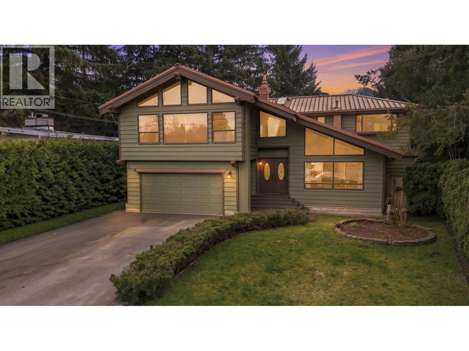 2130 PARKWAY ROAD, Squamish