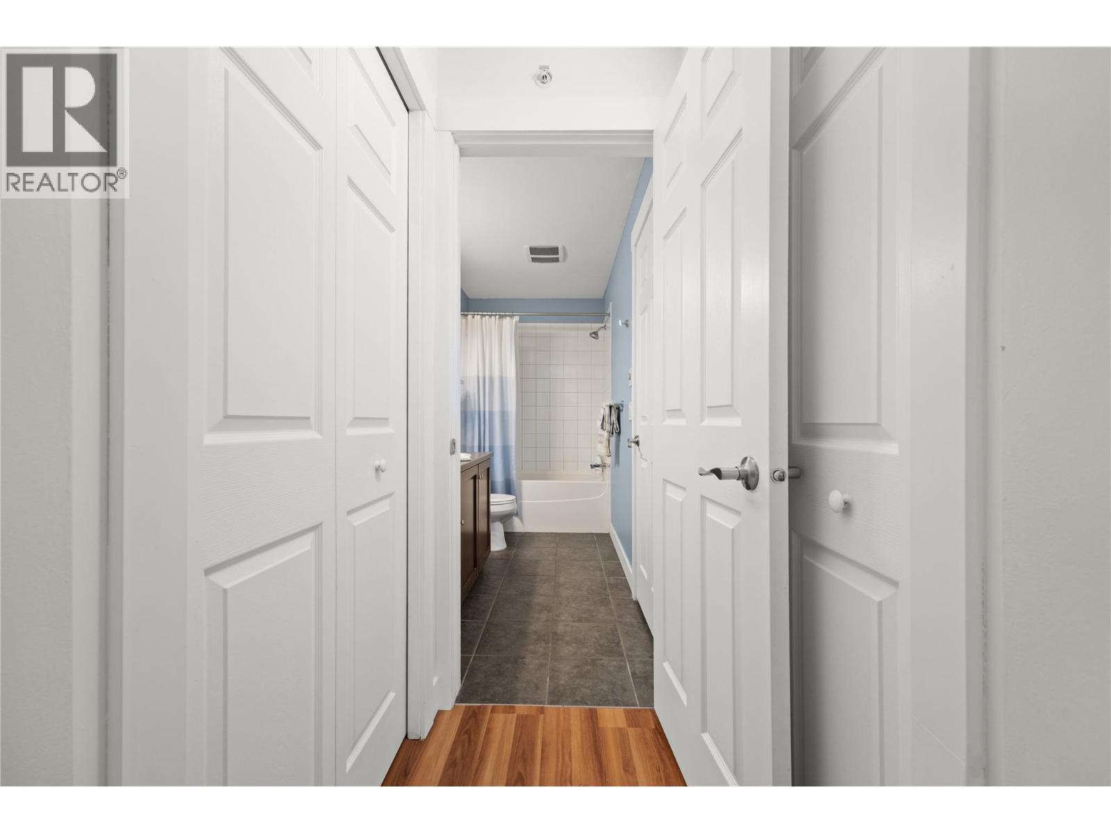 #1405 1875 COUNTRY CLUB DRIVE - 11