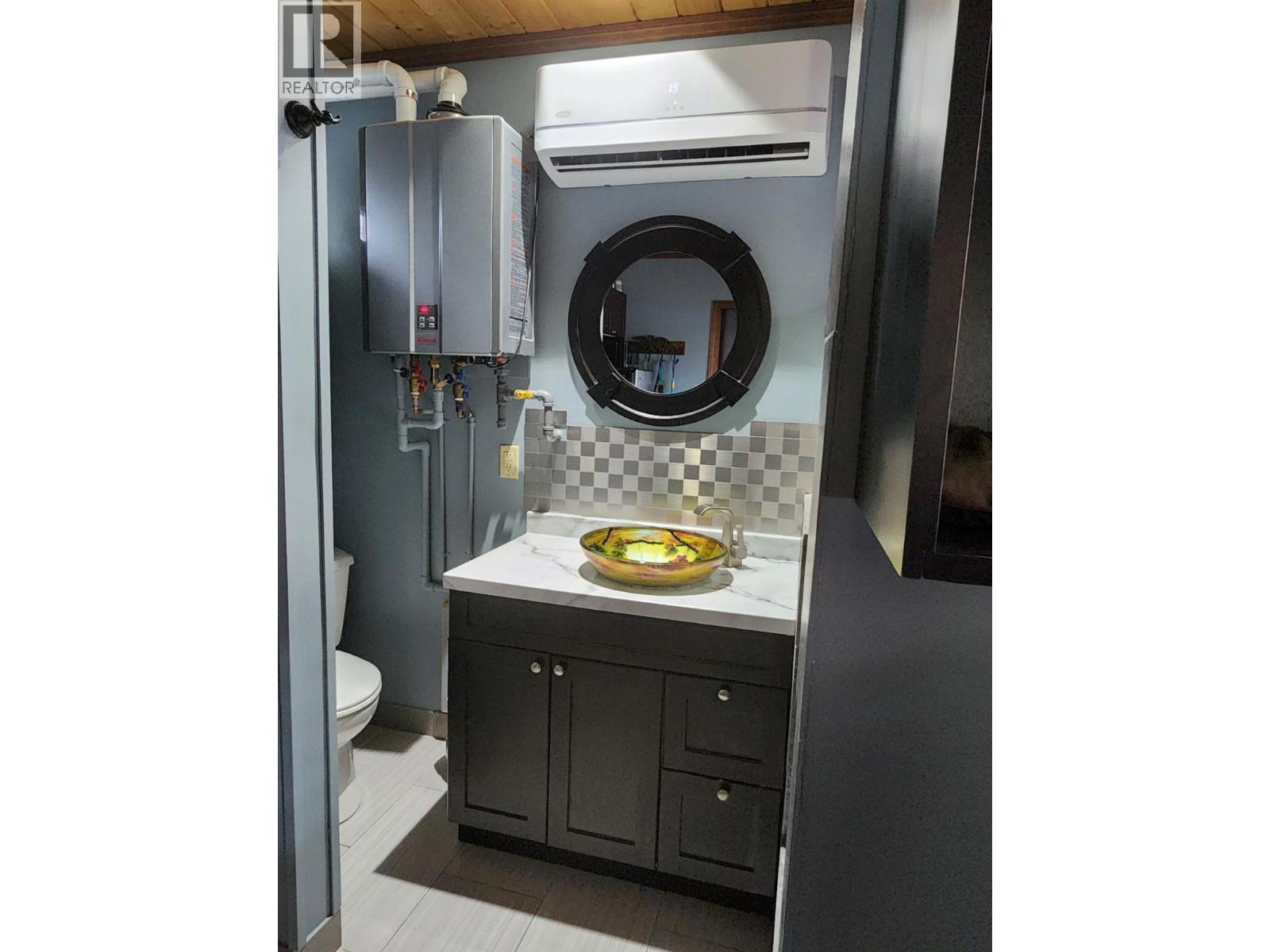 96 4354 Highway 3 Highway, Keremeos