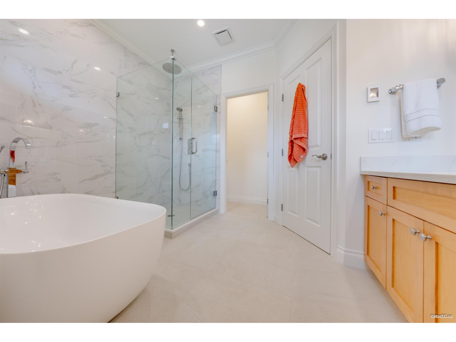 16330 LINCOLN WOODS COURT, Surrey