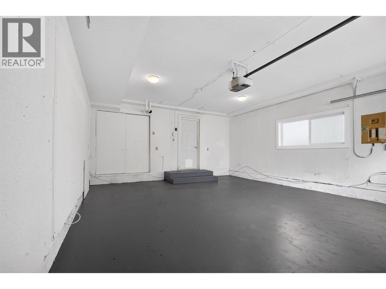 3480 MCTAGGART ROAD - 36