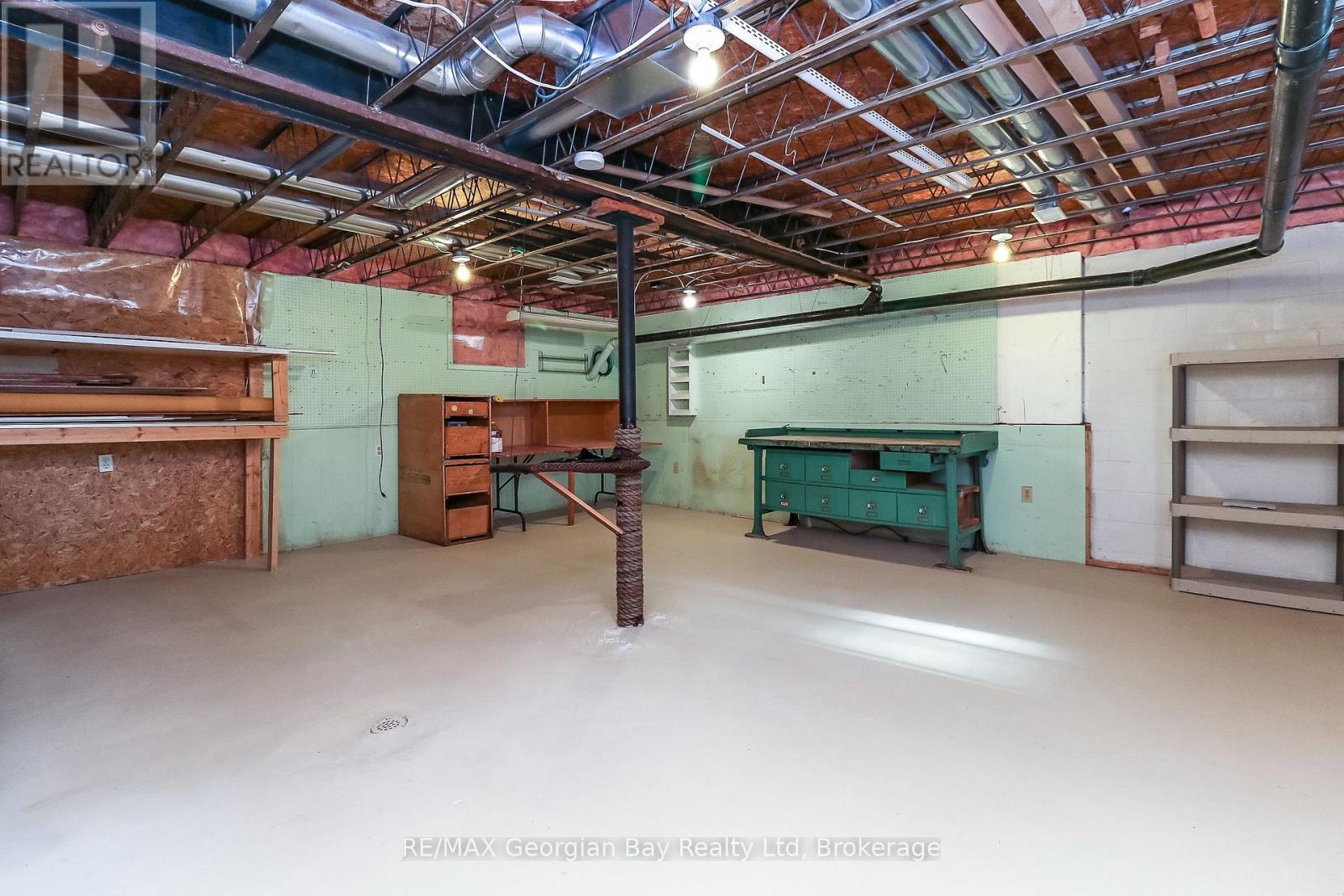 STORAGE ROOM / WORKSHOP