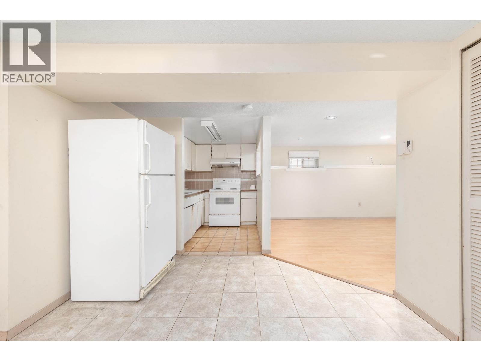 5556 EARLES STREET, Vancouver