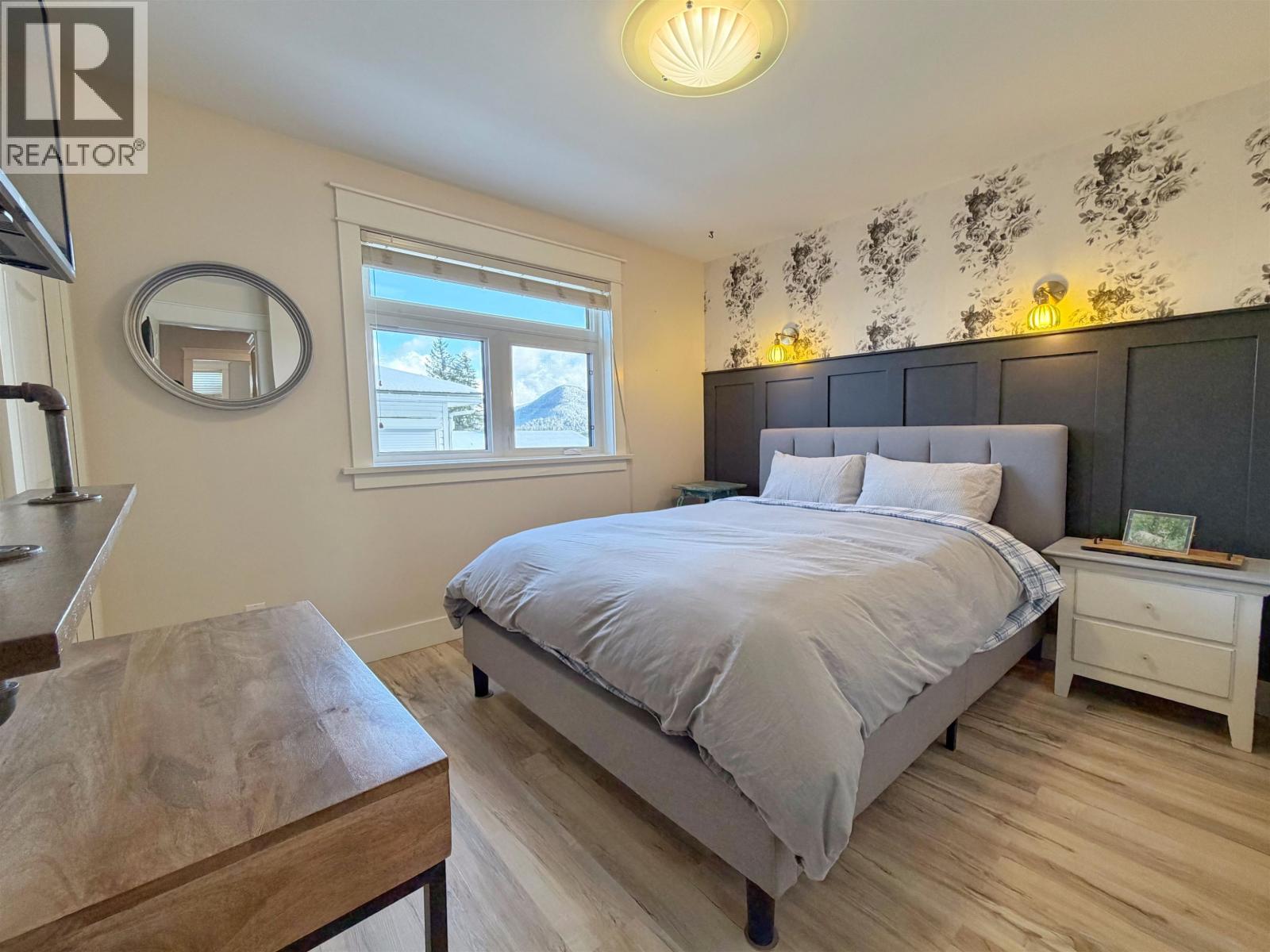 515 W 5TH AVENUE - 24