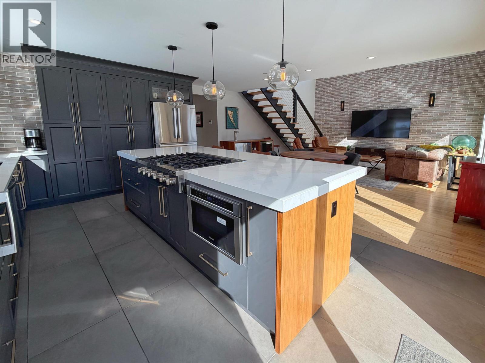 515 W 5TH AVENUE - 8