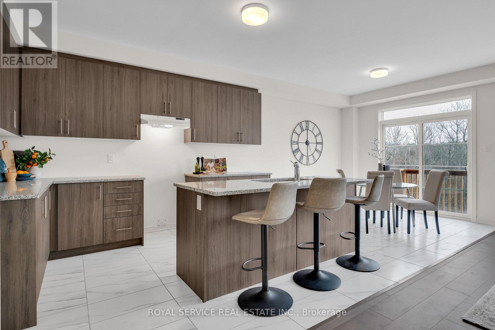 472 TREVOR STREET - 10