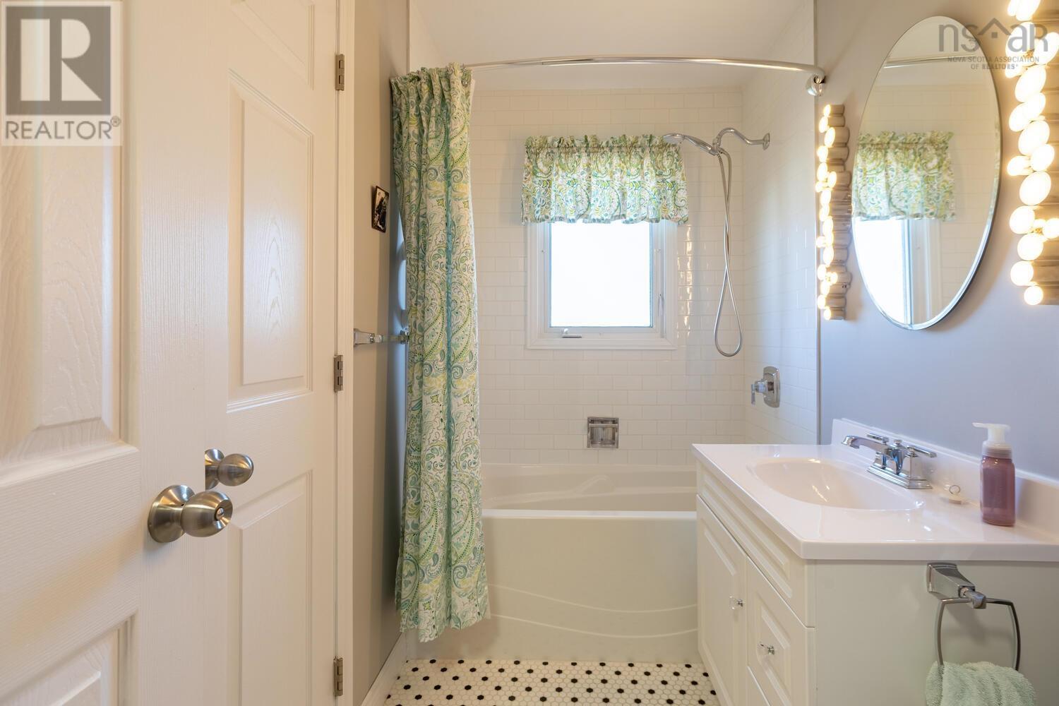 Property 35 of 49 of 1 Juniper Crescent