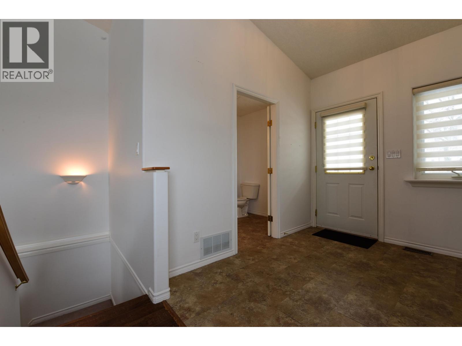 #9 11 EAGLE CRESCENT - 11