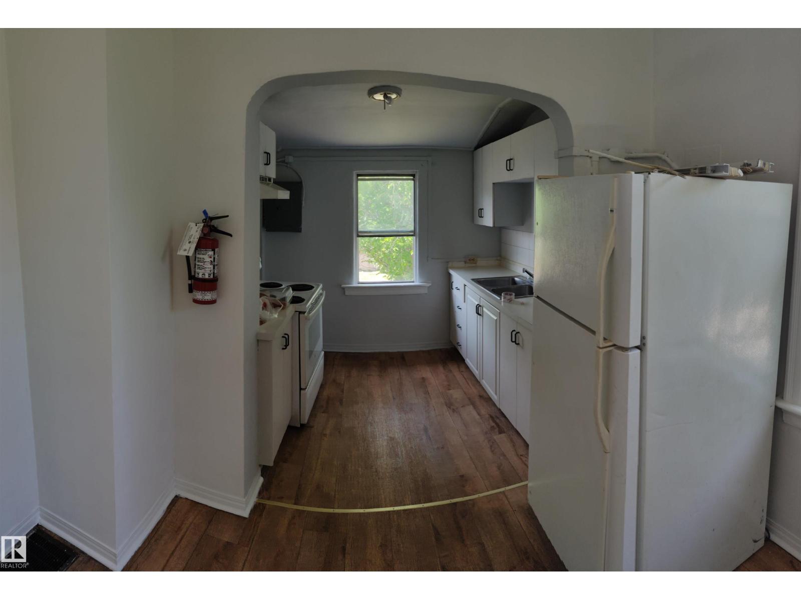 11320 89 ST NW - 8