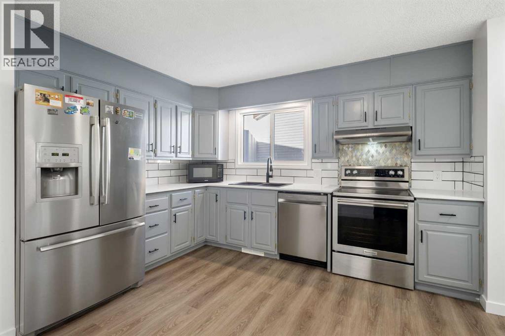 Single Family House 4 Level for Sale in  Beddington Way NE Beddington Heights Calgary 