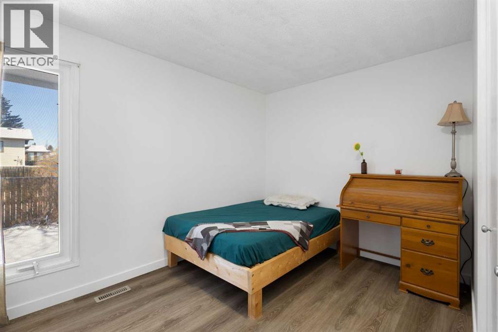 Single Family House 4 Level for Sale in  Beddington Way NE Beddington Heights Calgary 