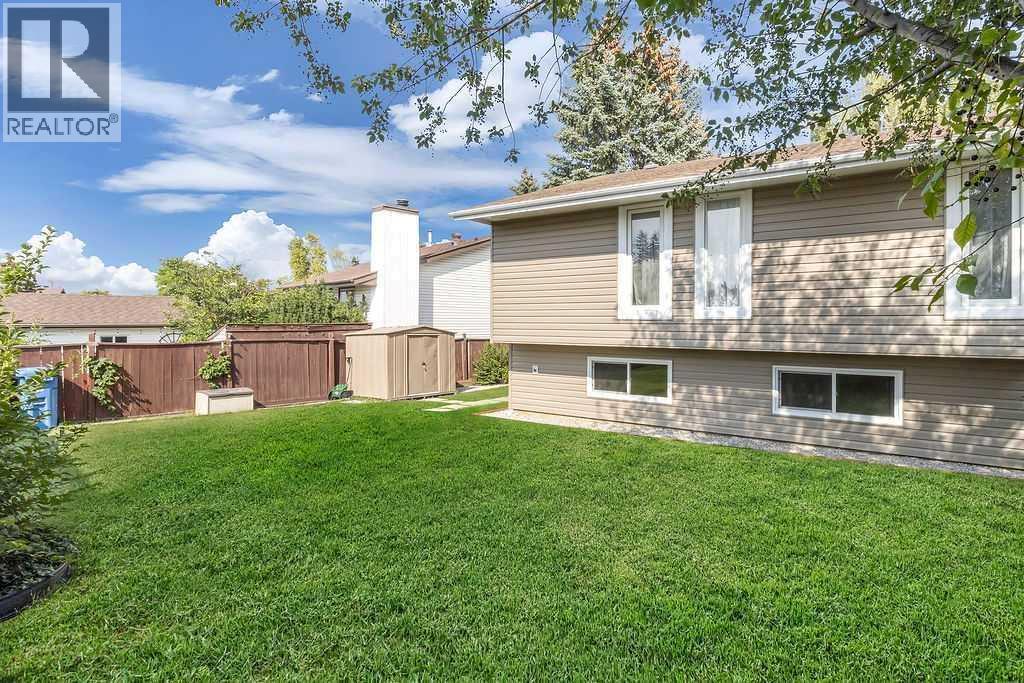 Single Family House 4 Level for Sale in  Beddington Way NE Beddington Heights Calgary 