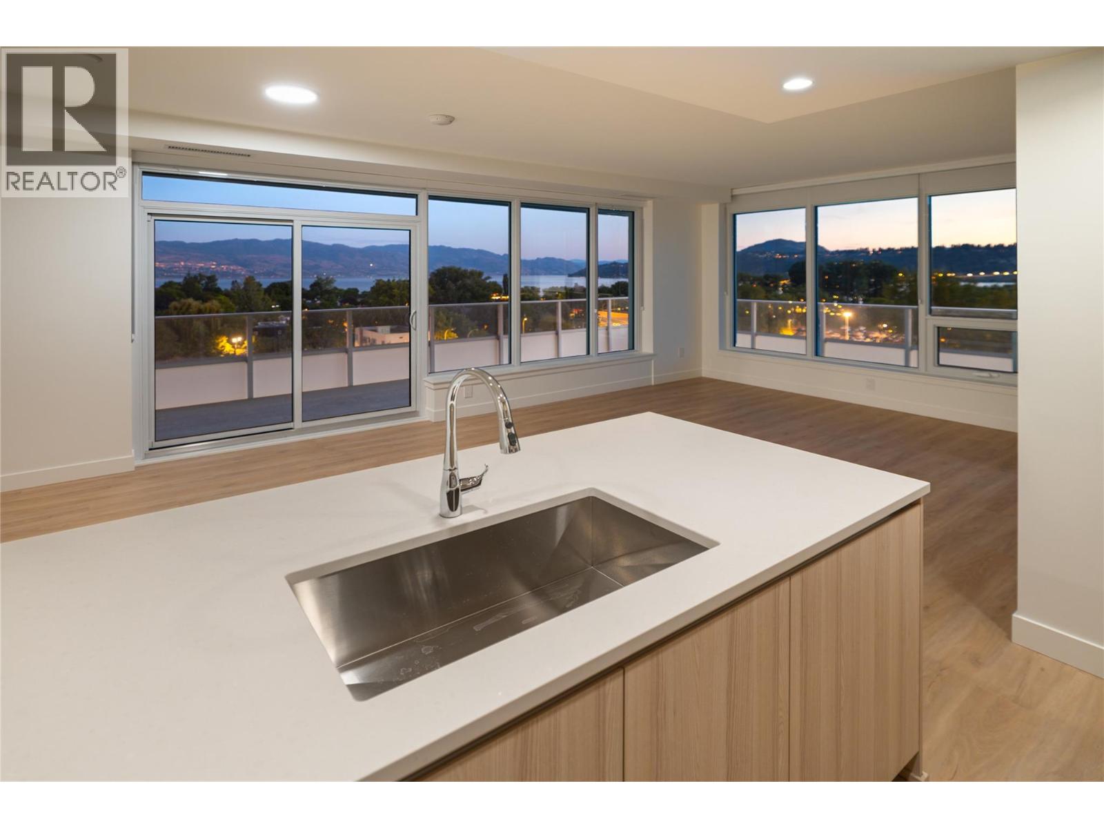 #707 238 LEON AVENUE - 22