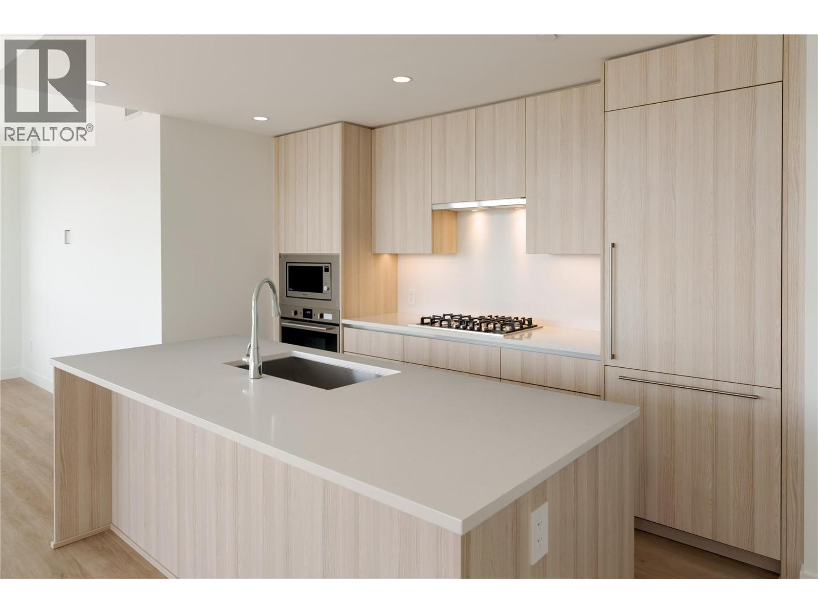 #707 238 LEON AVENUE - 24