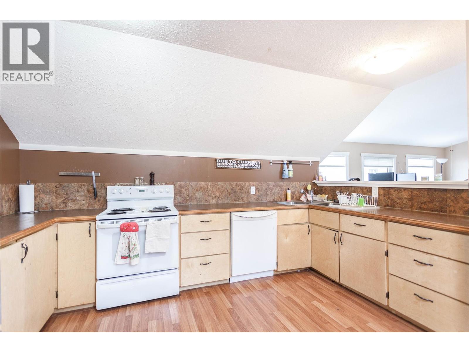  2037 Shuswap Avenue, Lumby