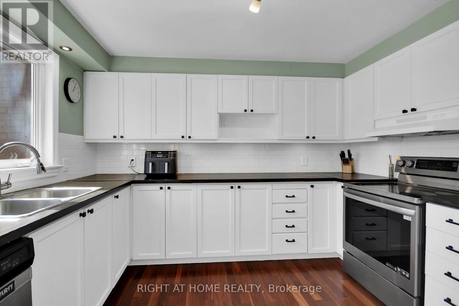 34 KENMARE PLACE - 19