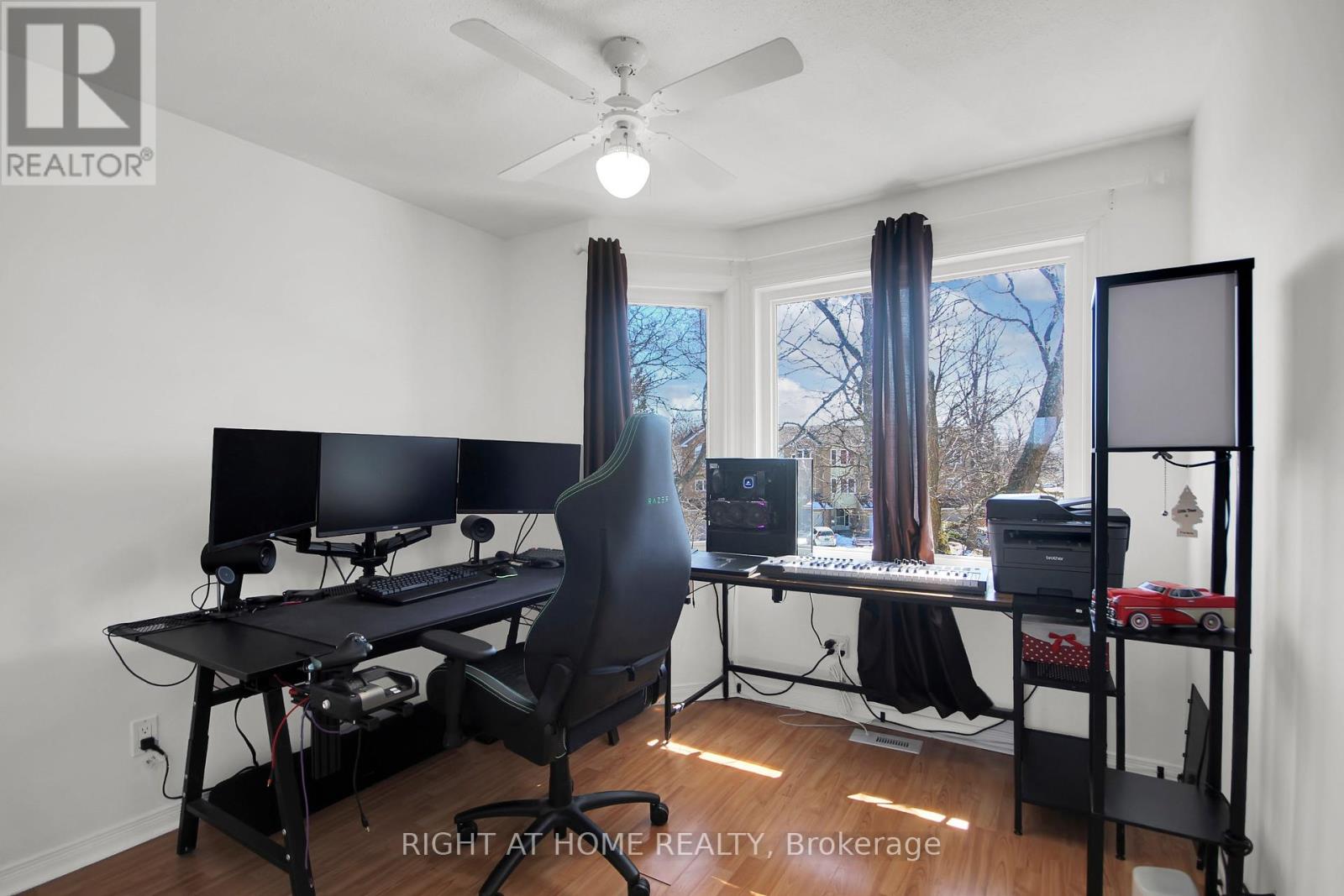 34 KENMARE PLACE - 32