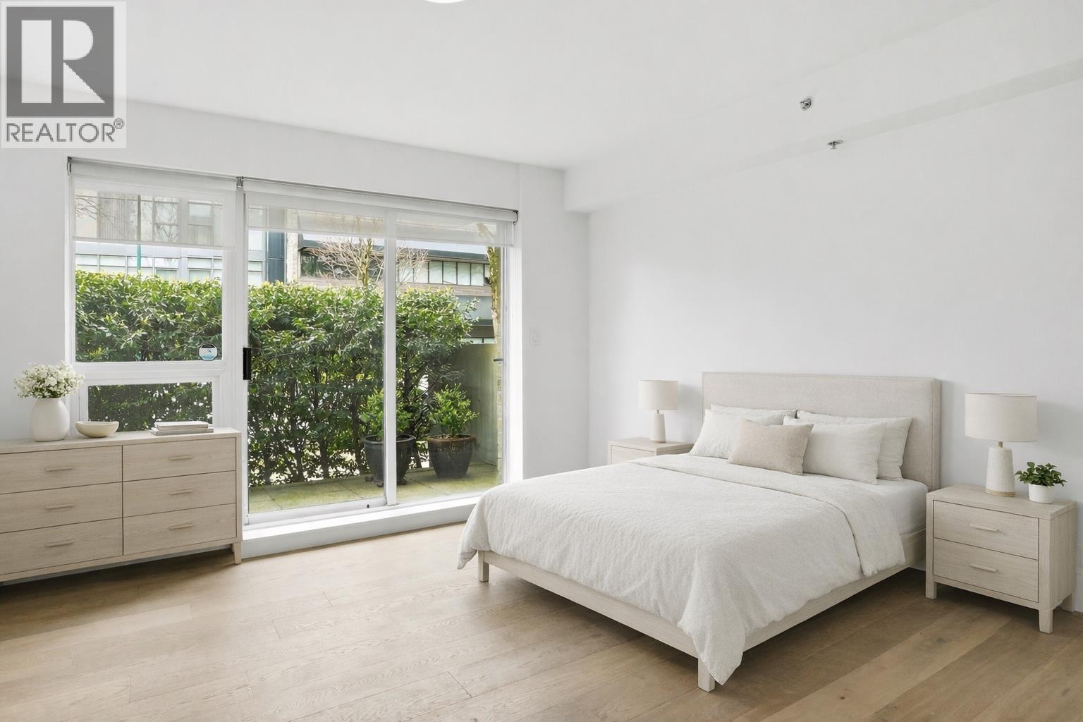 1576 W 8 STREET, Vancouver