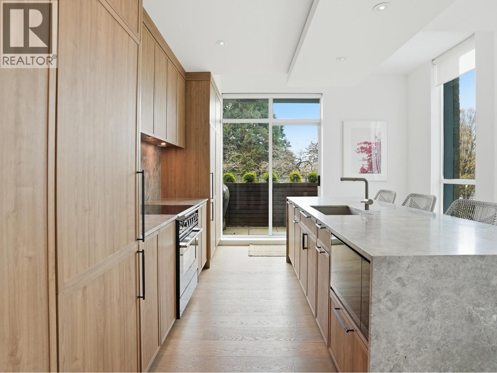 1576 W 8 STREET, Vancouver