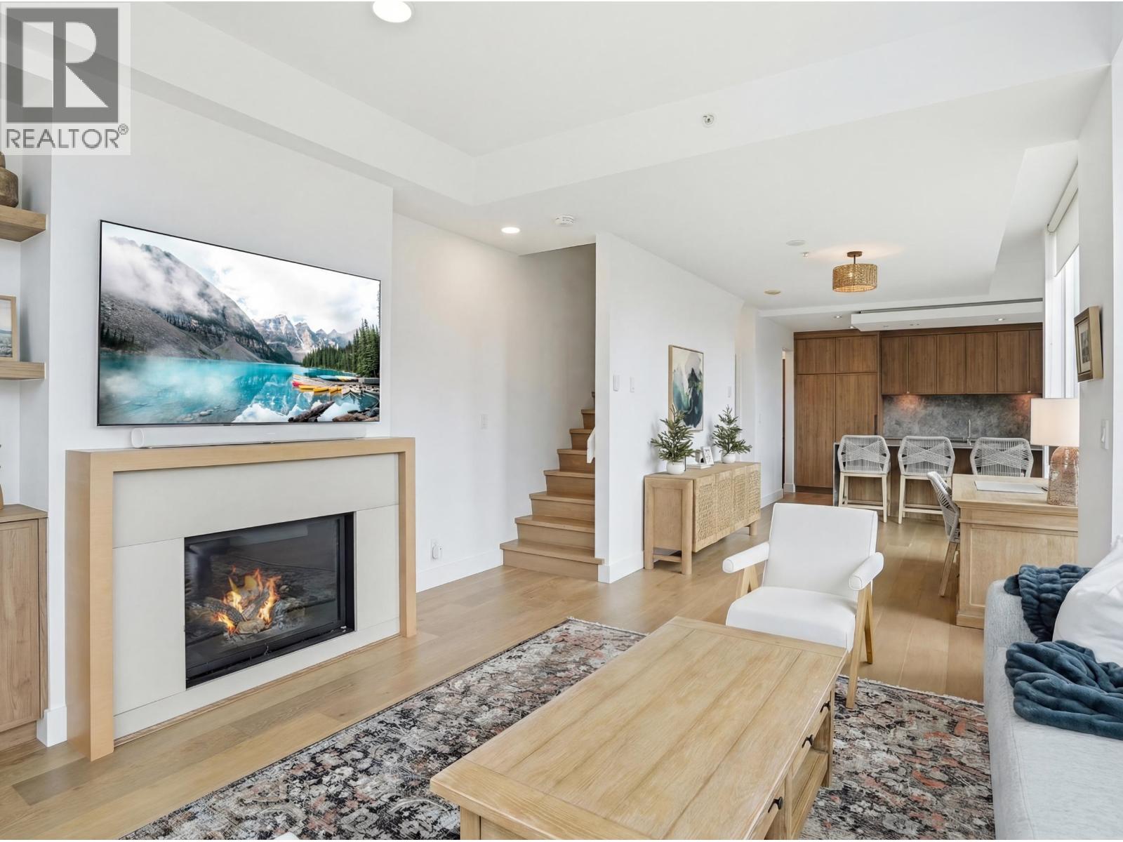 1576 W 8 STREET, Vancouver