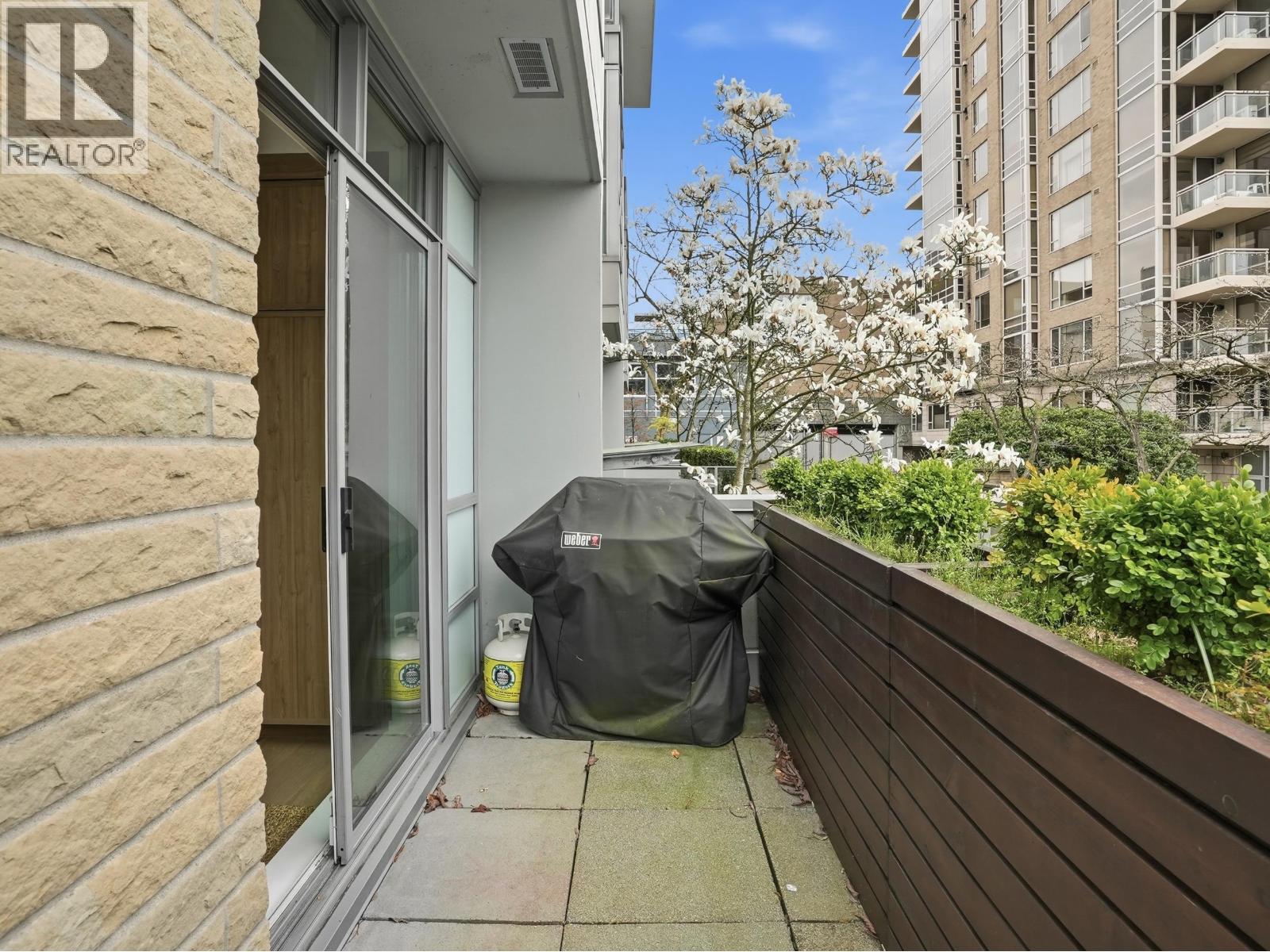 1576 W 8 STREET, Vancouver