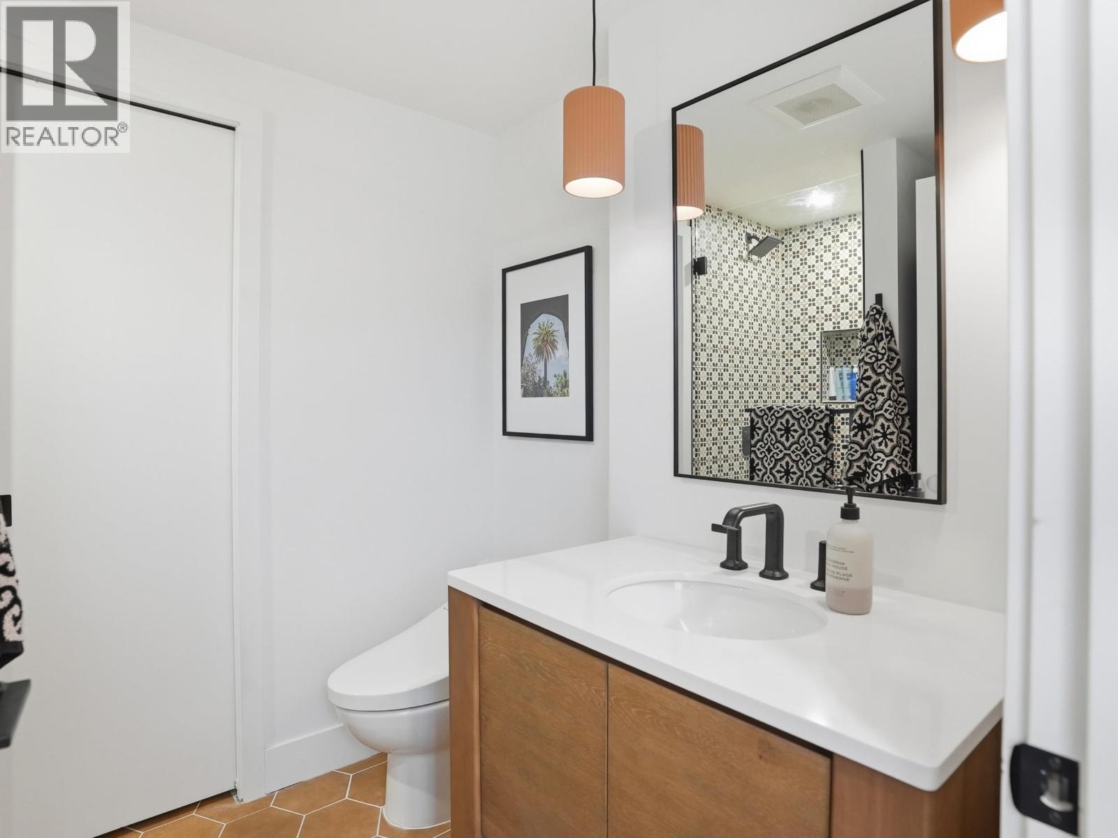 1576 W 8 STREET, Vancouver