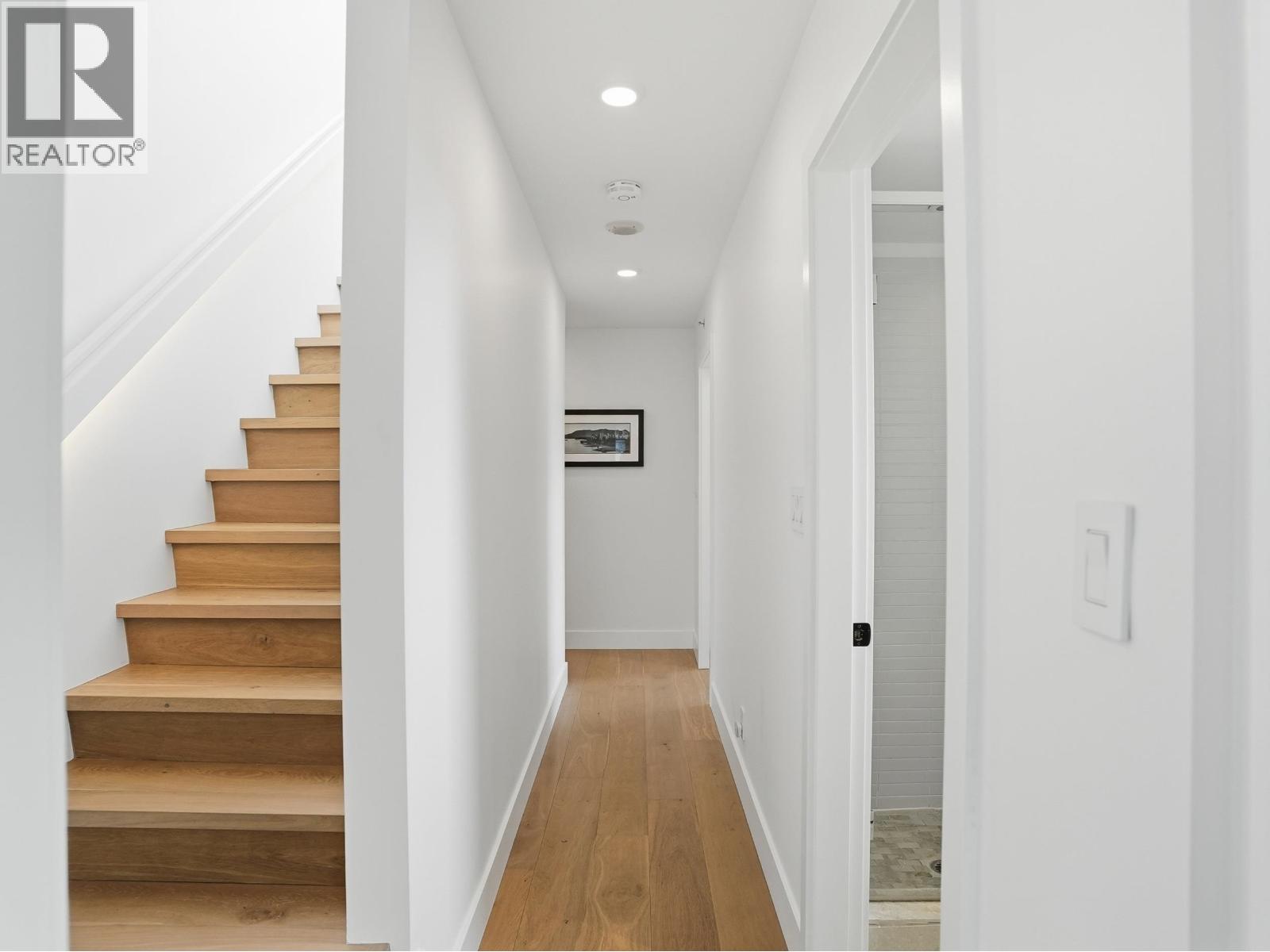 1576 W 8 STREET, Vancouver