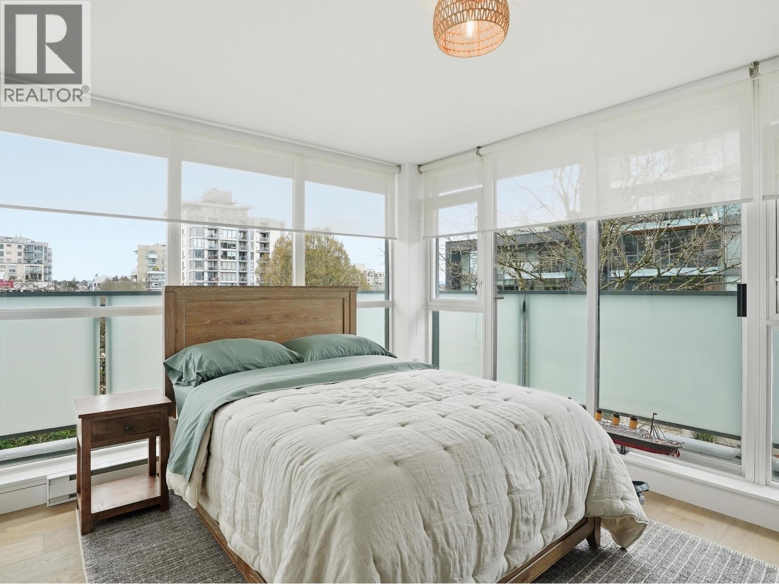 1576 W 8 STREET, Vancouver