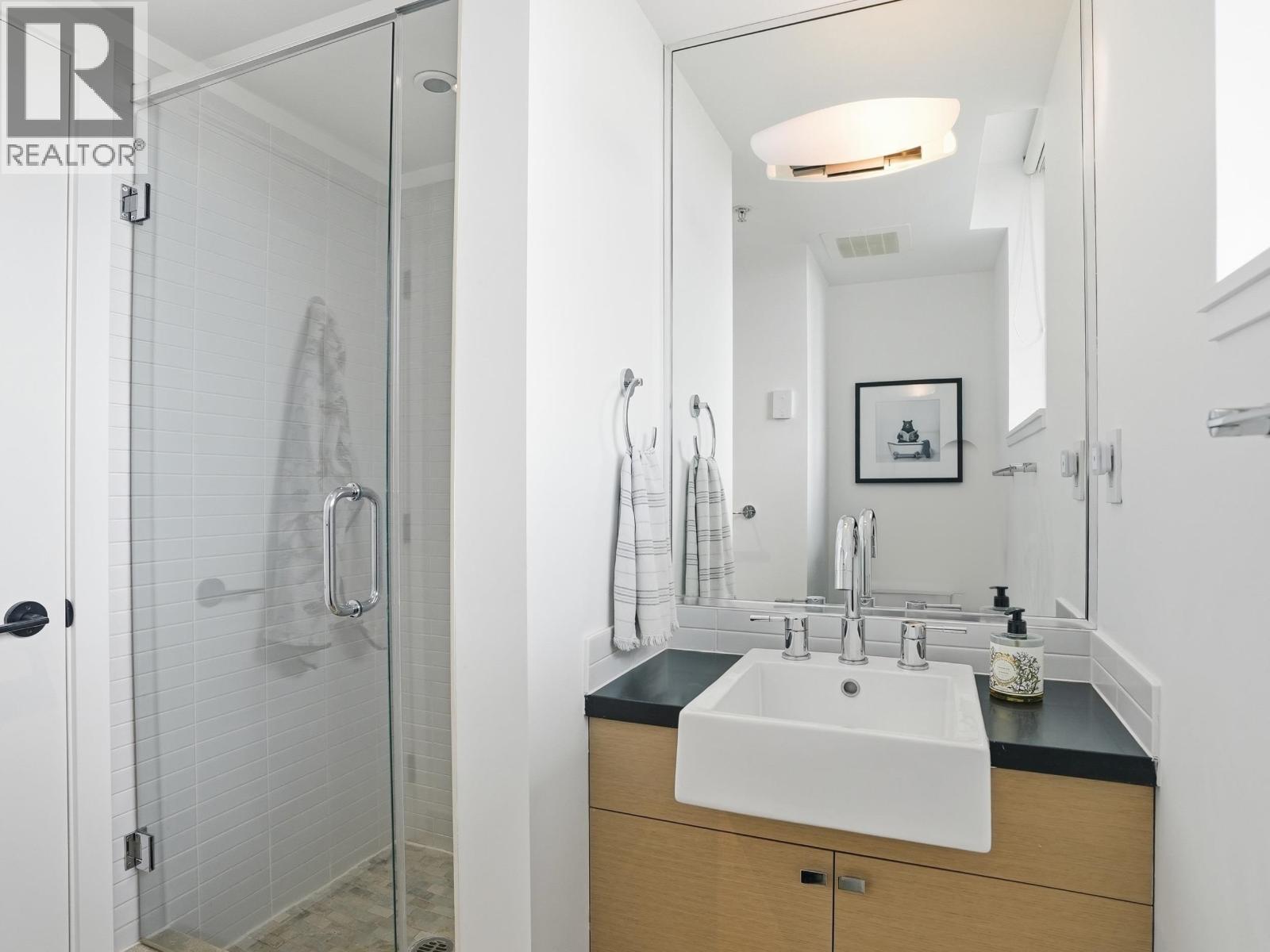 1576 W 8 STREET, Vancouver