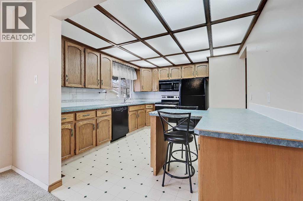 Single Family House 4 Level for Sale in  West Glen Crescent SW Westgate Calgary 