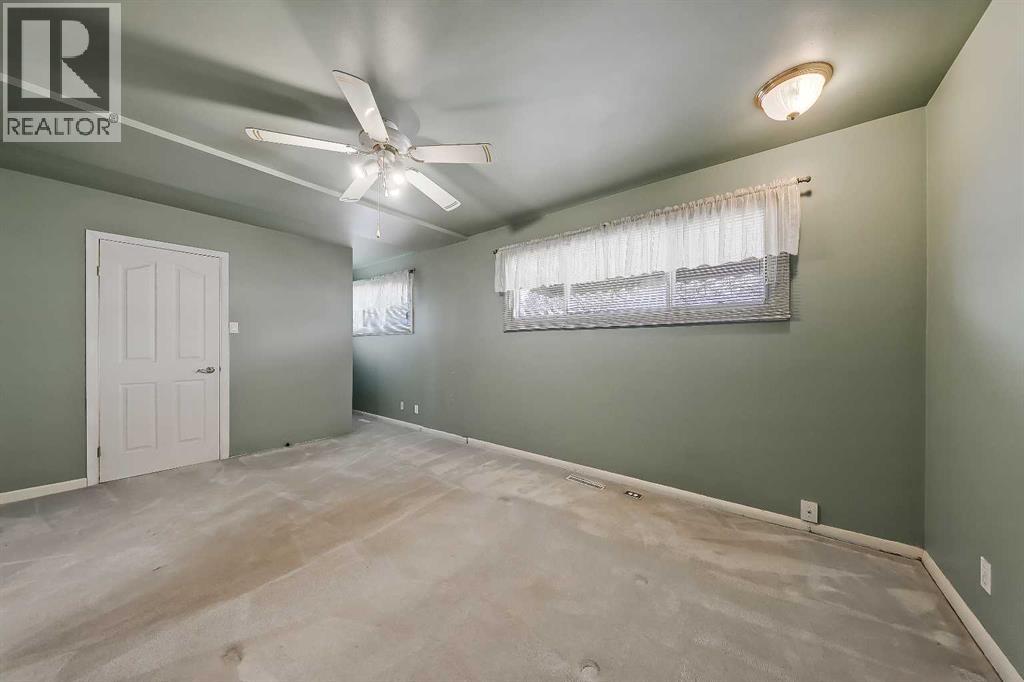 Single Family House 4 Level for Sale in  West Glen Crescent SW Westgate Calgary 