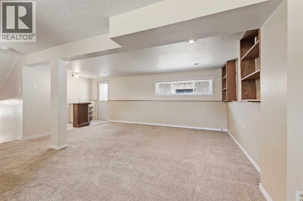 Single Family House 4 Level for Sale in  West Glen Crescent SW Westgate Calgary 