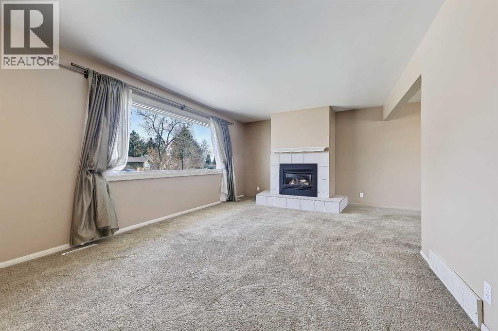 Single Family House 4 Level for Sale in  West Glen Crescent SW Westgate Calgary 