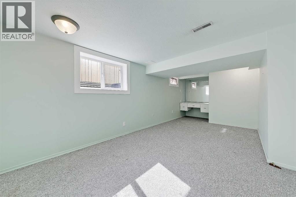 Single Family House 4 Level for Sale in  West Glen Crescent SW Westgate Calgary 