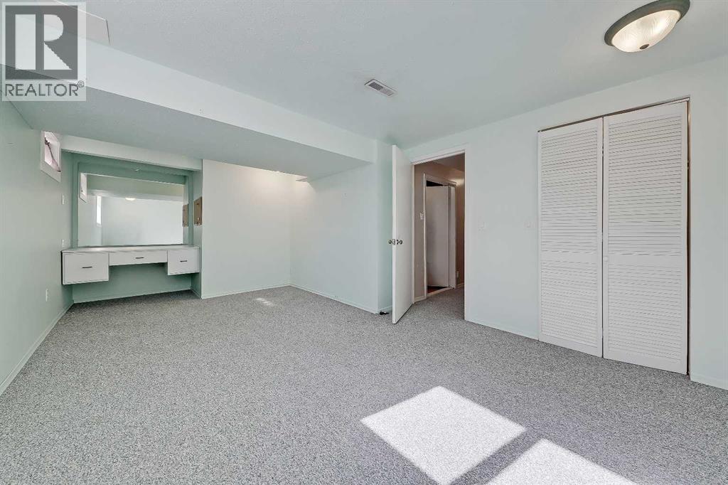 Single Family House 4 Level for Sale in  West Glen Crescent SW Westgate Calgary 