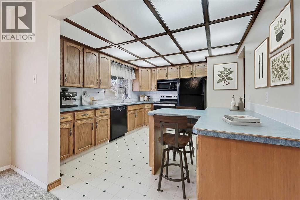 Single Family House 4 Level for Sale in  West Glen Crescent SW Westgate Calgary 