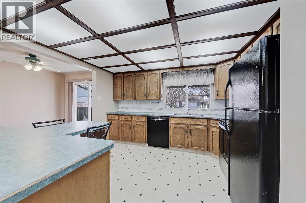 Single Family House 4 Level for Sale in  West Glen Crescent SW Westgate Calgary 