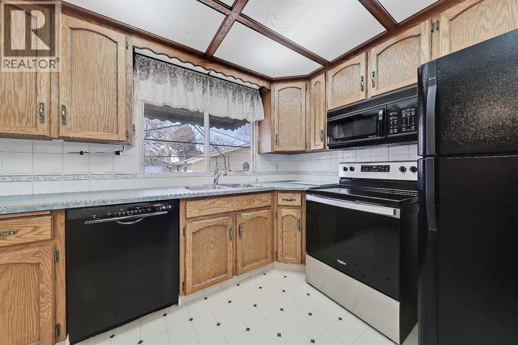 Single Family House 4 Level for Sale in  West Glen Crescent SW Westgate Calgary 