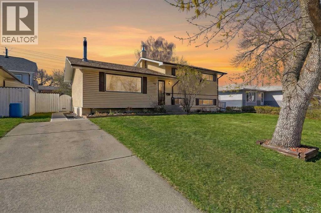 Single Family House 4 Level for Sale in  West Glen Crescent SW Westgate Calgary 