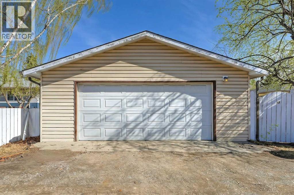 Single Family House 4 Level for Sale in  West Glen Crescent SW Westgate Calgary 