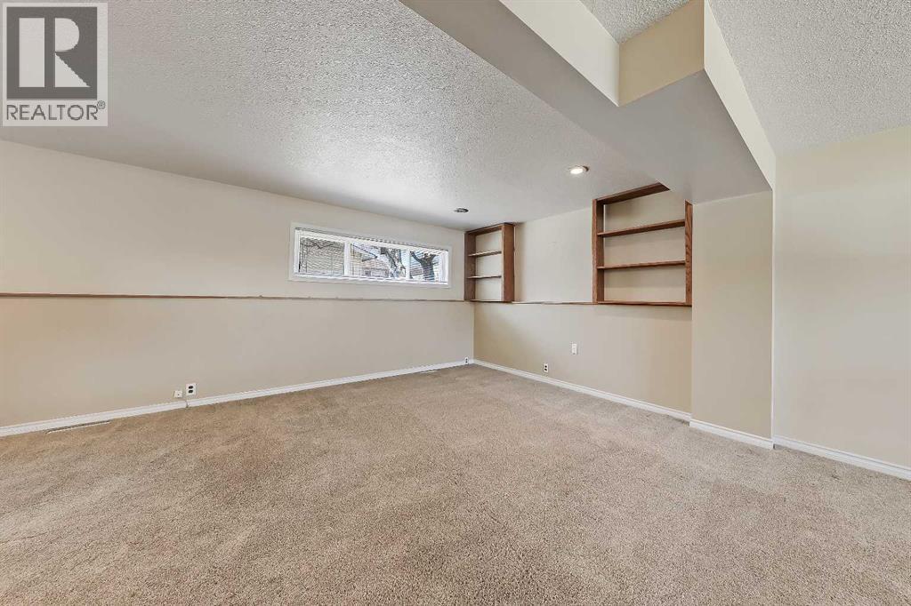 Single Family House 4 Level for Sale in  West Glen Crescent SW Westgate Calgary 