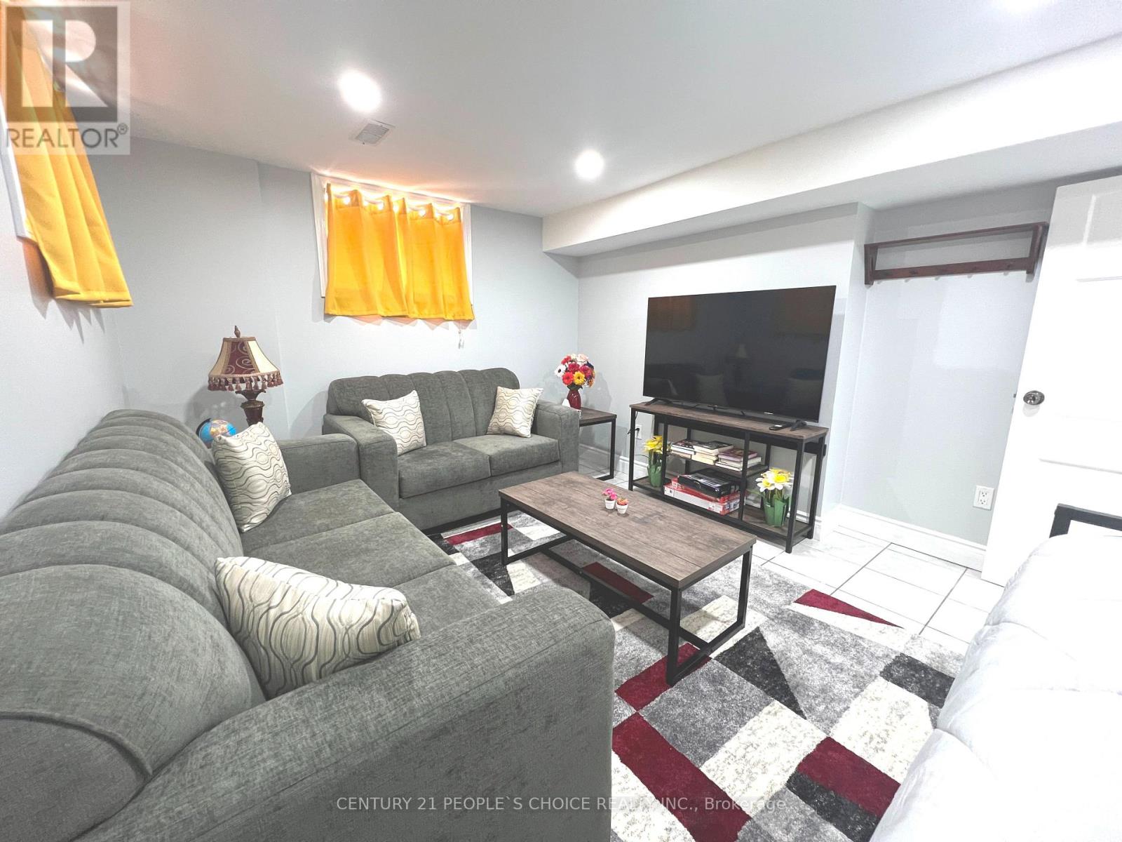 BASEMENT APT - 11 QUEEN STREET S