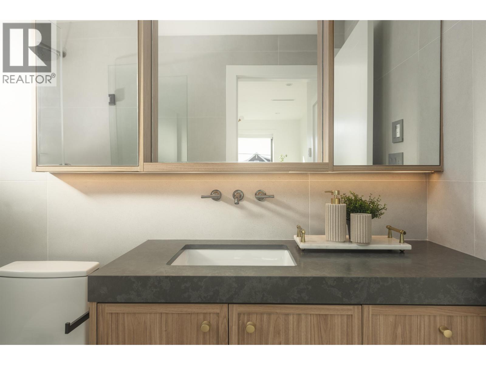 2 2684 OXFORD STREET, Vancouver